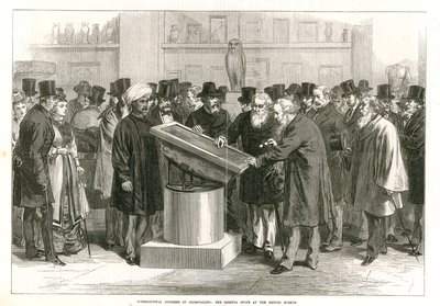 Internationaal Congres van Orientalisten die de Steen van Rosetta onderzoeken in het British Museum door English School