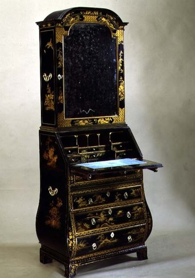 Japans Queen Anne bureau boekenkast met gebogen zijkanten, begin 18e eeuw door English School