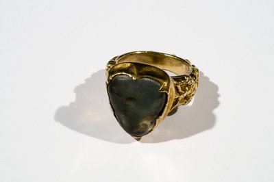 Grote ring gedragen door William van Wykeham, c.15e eeuw door English School