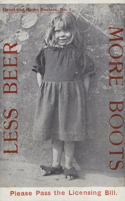 Minder bier, meer laarzen (zwart-wit foto) door English School