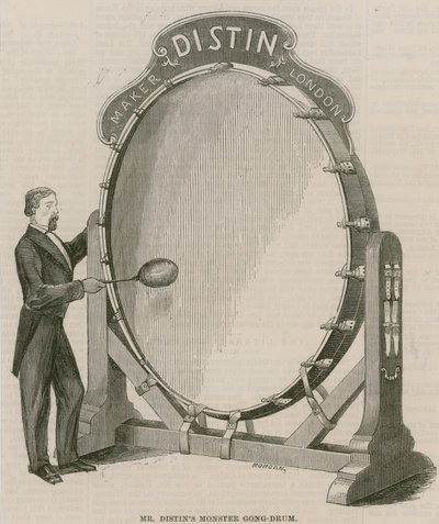 De Monster Gong-Drum van Mr Distin door English School