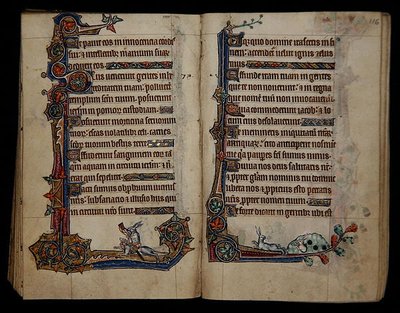 Ms 1-2005, ff.115v-116r: jacht op een konijn rijdend op een hond, marginaal decor uit de Macclesfield Psalter, Gebruik van Sarum, Oost-Anglia, c.1330 door English School