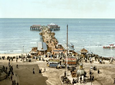 North Pier, Blackpool door English School