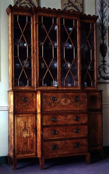Geschilderde en ingelegde secretaire boekenkast, ca. 1785 door English School