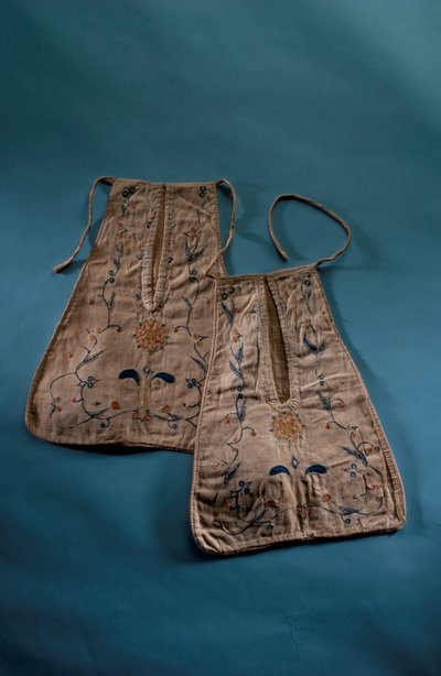 Paar aangehechte zakken, ca. 1750 door English School