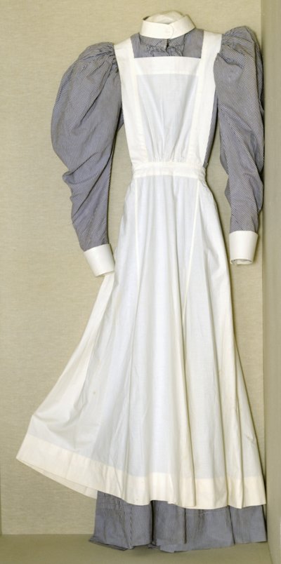 Deel van een verpleeguniform behorend tot Helen Riddick tijdens haar tijd op de Nightingale Training School in St. Thomas Hospital, ca. 1896 door English School