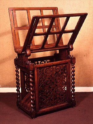 Printstandaard, walnoot met gedraaide kolommen, 1850-60 door English School