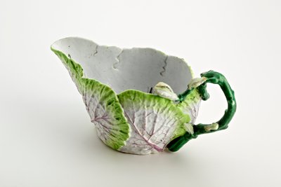 Staffordshire sauskom gevormd uit gegoten bladeren en tak handvat, ca. 1749-60 door English School