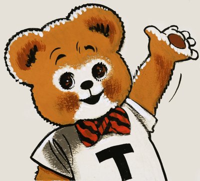 Teddybeer zwaait door English School