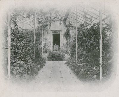 De conservatoriumingang van Wimbledon Park House door English School