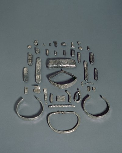 De Cuerdale-schat, Angelsaksische en Viking-schat, gevonden op de oever van de rivier de Ribble bij Cuerdale Hall, nabij Preston, Lancashire, einddatum 901-5 AD (zilver) door English School
