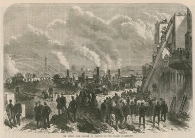 De London Fire Brigade aan het oefenen op de Thames Embankment door English School