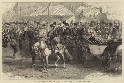 De koningin en de sjah van Perzië bij de parade in Windsor Great Park door English School