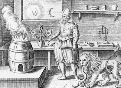 De alchemist in zijn werkplaats door English School