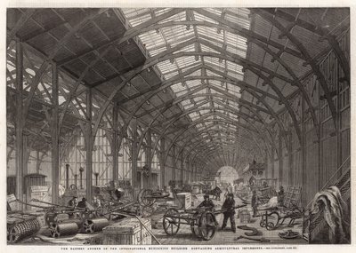 De oostelijke bijlage van het Internationale Tentoonstellingsgebouw met landbouwmachines door English School