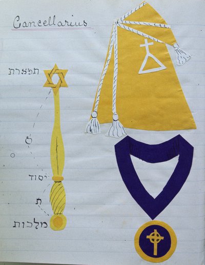 De mantel (met het symbool van de Orde) en regalia van de Secretaris (Cancellarius) van de Hermetische Orde van de Gouden Dageraad, c.1895 door English School