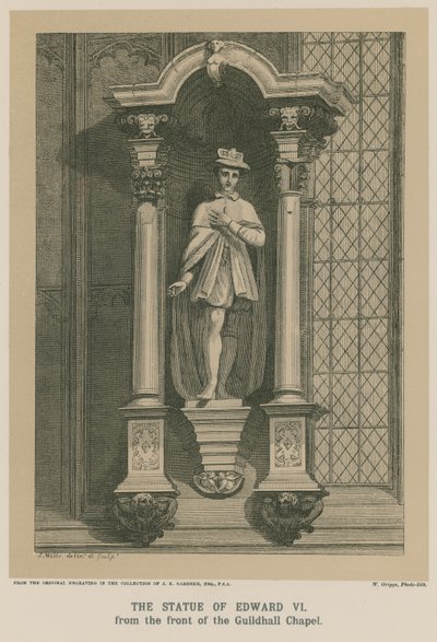 Het standbeeld van Koning Edward VI vanaf de voorkant van de Guildhall-kapel door English School