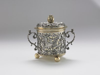 Tweehandige Beker, 1677 door English School