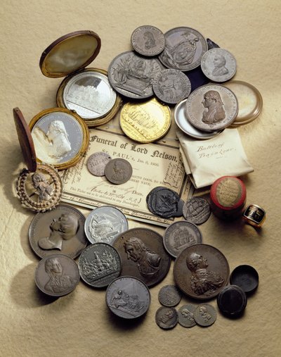 Verschillende medailles en artefacten met betrekking tot admiraal Lord Nelson, 1798-1806 door English School