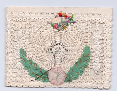 Victoriaanse bijenkorf wenskaart met een duif die een envelop vasthoudt, c.1880 door English School