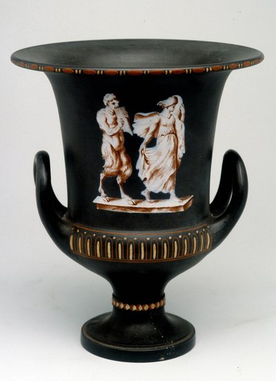 Wedgwood vaas met afbeelding van een jong meisje en een zwarte keramische satyr geschilderd 
