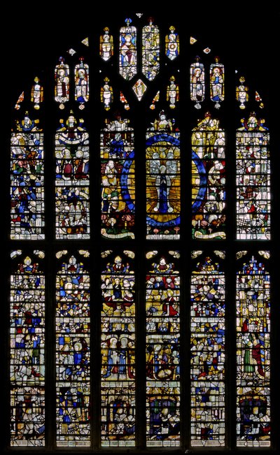 Raam N5 met het Magnificat raam in het noordtransept door English School