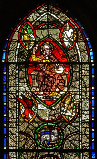 Raam S met Christus in Majesteit omringd door Evangelistensymbolen door English School