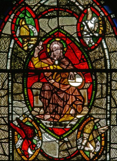 Raam S met Christus in Majesteit omringd door Evangelistensymbolen door English School