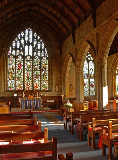 Raam met afbeelding van een uitzicht op het oostelijke einde van de kerk door English School