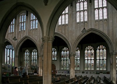 Raam met een uitzicht op de noordkant van de kerk door English School