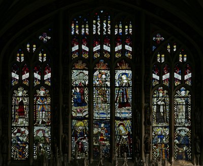 Raam met het oostelijke raam van de Beauchamp-kapel; het werd vernield door de Puriteinen in 1643, maar is zeer vakkundig gerestaureerd, met bepaalde figuren die uit fragmenten zijn gereconstrueerd. door English School