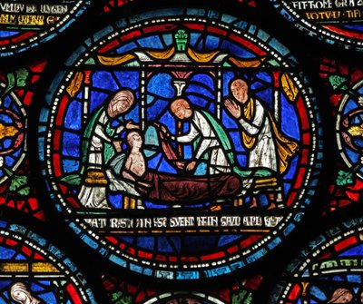 Een scène uit een St. Thomas Becket wonderraam: Cicely van Plumstead(?) zit rechtop op haar lijkbaar door English School