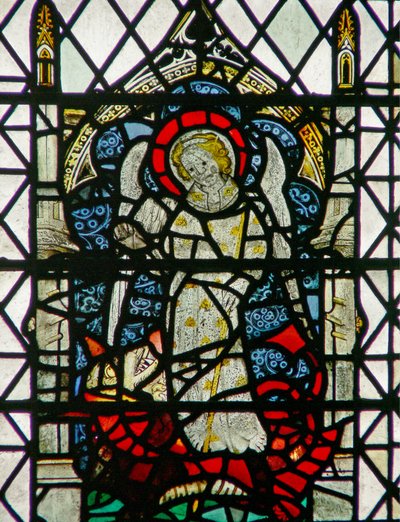 Raam w36 met St. Michael door English School