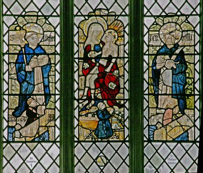 Raam w4 met de Pieta met St. Dominicus en St. Petrus Martelaar: kleine schenkerfiguren door English School
