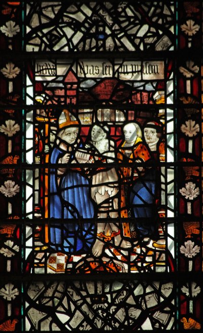 Raam w58 met St. Thomas Becket met een gevangene en 2 andere figuren door English School