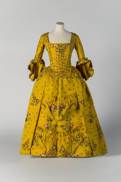 Gele brokaat open japon en onderrok, ca. 1750 door English School