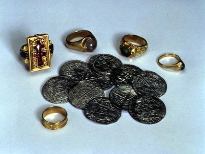 Ringen uit de Thame-schat en tien zilveren groten gevonden in de rivier de Thame, einddatum 1457 door English School English School