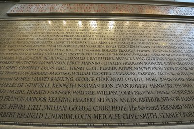 Monument voor de leden van New College, Oxford, die hun leven verloren tijdens de Eerste Wereldoorlog door Eric (workshop of) Gill