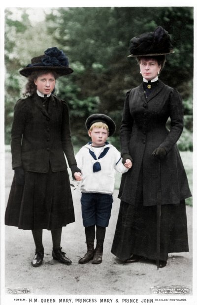 Koningin Mary, prinses Mary en prins John door Ernest Brooks