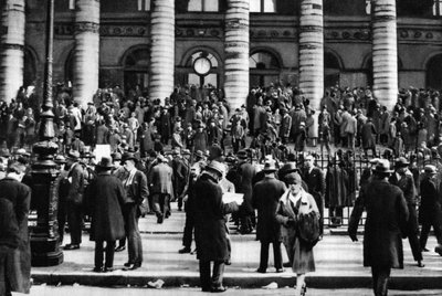 Onderhandelen buiten de Beurs, Parijs, 1931 door Ernest Flammarion