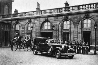 De president van de republiek vertrekt, Parijs, 1931 door Ernest Flammarion