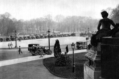 Het Rond Point en Georges Clemenceau-plein, Parijs, 1931 door Ernest Flammarion
