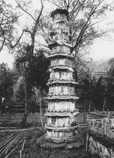 Hangchoufu, Sihu, Yun lin sze, Chekiang, Pagode in het Wolkenbosklooster aan het Westmeer bij Hangchou door Ernst Boerschmann
