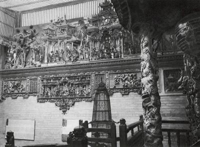Kuangchou, Kuangtung, Canton, Tempel van de God van Geneeskunde, Reliëfs in hoofdplein door Ernst Boerschmann