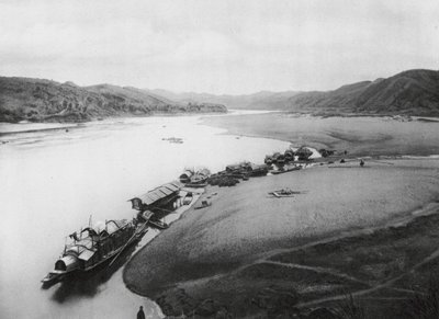 Kuei kiang, Kuangsi, Kuei Rivier, boten langs de oevers door Ernst Boerschmann