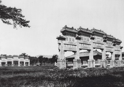 Siling, Chihli, De Westelijke Keizerlijke Graven van de Manchu Dynastie, Hoofdingang door Ernst Boerschmann
