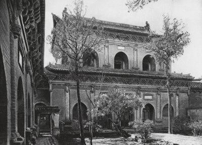 Taiyuanfu, Shuang ta sze, Shansi, Massieve Hal door Ernst Boerschmann