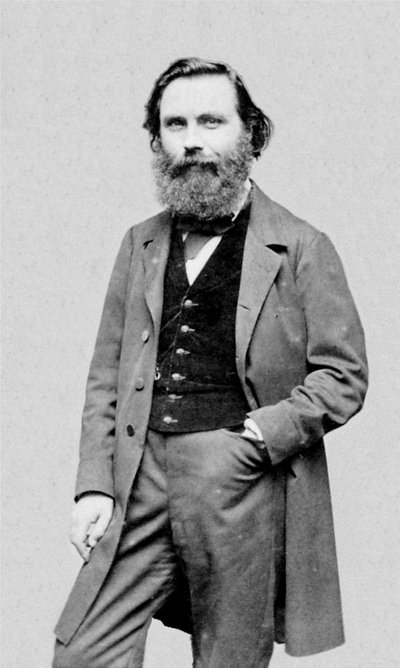 Portret van de Franse schrijver en journalist Eugène Garcin (1830-1909). door Etienne Carjat