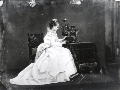 Sarah Bernhardt (1844-1923) in de rol van Marie de Neubourg in 