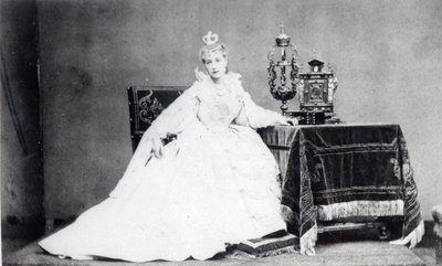 Sarah Bernhardt (1844-1923) in de rol van Marie de Neubourg in 